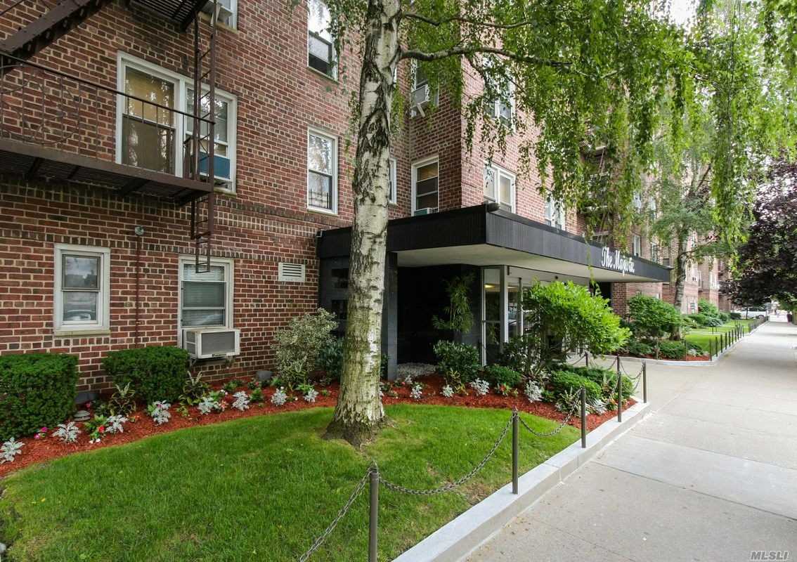 This Sunny One Bedroom Apartment, With 24 Hour Doorman, In Forest Hills, Is Only Twenty Minutes Away From Manhattan Via The F Or E Express Trains, And Only One Block From The Entrance To The 71st Avenue Subway Stop.
