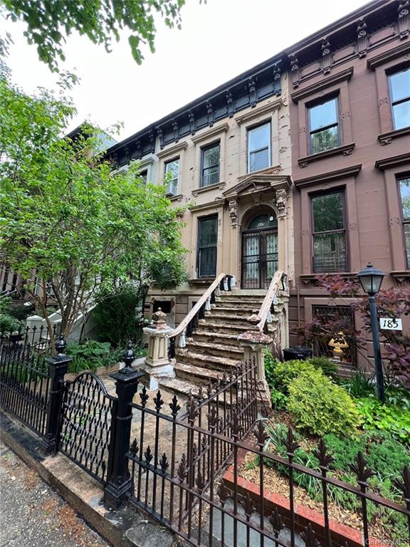 Single Family in Brooklyn - Prospect Pl  Brooklyn, NY 11238