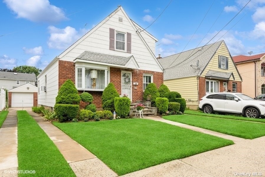 Single Family in Floral Park - 261st  Queens, NY 11001