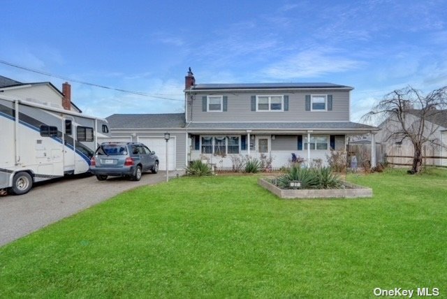 Single Family in Bay Shore - Chapman  Suffolk, NY 11706