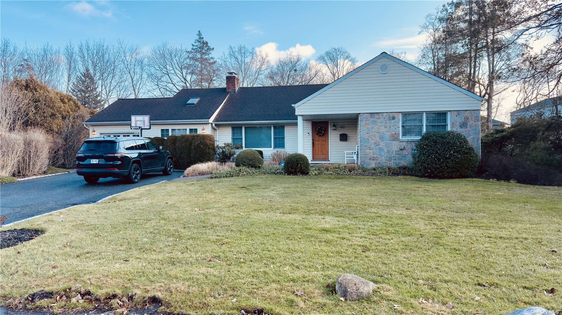 Single Family in East Hills - Rockhill  Nassau, NY 11577