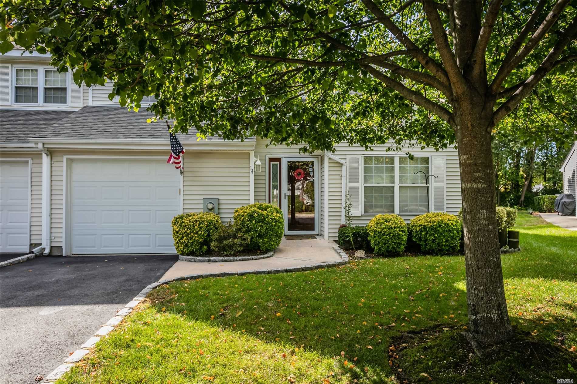 Lovely End Unit W/Master Br On Main Floor. Vaulted Living Rm W/Fireplace, Loft Converted To 3rd Bedroom. Across From Pond W/Pond Views.