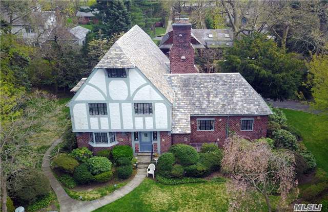 Traditional Brick C/H Colonial. Grand Rooms, Formal Lr With Vaulted Ceilings, Fireplace & Pegged Wood Floors; French Doors Open To Wonderful Porch. Formal Dr, Eik, Guest Room And Bath On Main. Central Air On Main Floor. Fabulous 160 X 115 Lot.