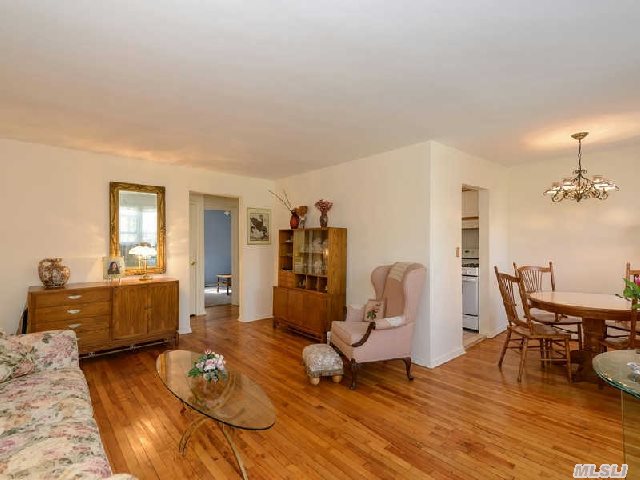 Great Priced 2 Bedroom In Roslyn Gardens!   Priced To Sell!  Private,  Corner Unit.  In Bayview Section . Lovely Lr With L-Shaped Dining Area.  Wood Floors.  Bright,  Sunny Kitchen.  Close To Shopping,  Transportation And Highways.  Roslyn Schools.