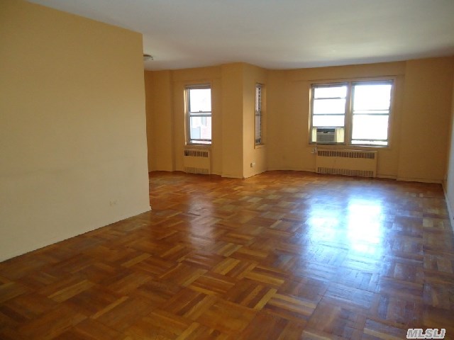 Parkbriar One Of  Forest Hills Most Elegant Properties.  24 Hr Doorman,  Parking Available Now,  Gym.  Over 500 Glorious Square Feet Of Space.  Massive Lr Alcove Dining Area,  Can Easily Be Converted To A Small Bedroom.  Fabulous Closet Space.  Brilliantly Sundrenched. Absentee Owner Must Sacrifice.