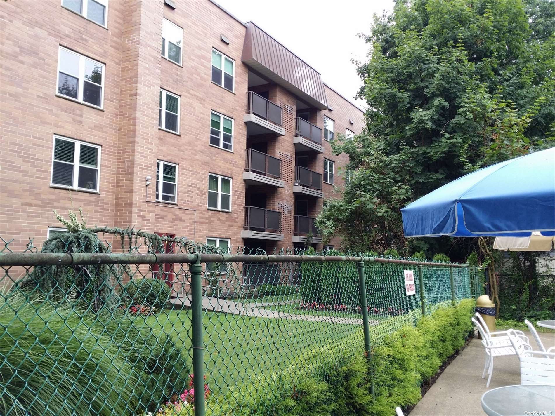 Apartment in Lawrence - Central  Nassau, NY 11559