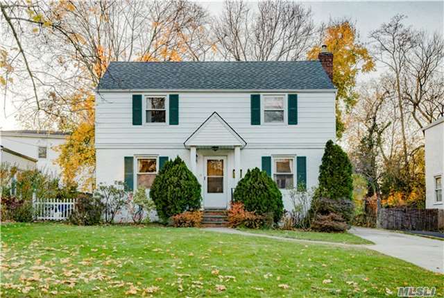 Fully Updated Center Colonial In The Mid-Block Of Lake Success Hills. Bright Living Room, Brand New Gourmet Kitchen With Granite Counter-Tops, Skylight Brazilian Hardwood Throughout. 4 Bedroom, 2.5 Bathroom, Fully Finished Bsmt. Great Neck S. School And Blue Ribbon Lakeville Elem. Close To Park, Grocery Store, Supermarket. Xpress Bus To Manhattan. Price To Sell!