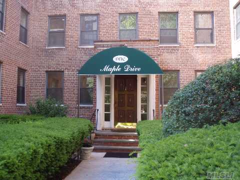 Best Location In The Great Neck Plaza, Top Floor In Lovely Building Bright & Quiet,Facing East, Hardwood Floor, Near Lirr, Shop & Parks    