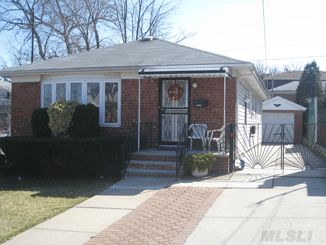 Lovely Detached Ranch Located On A Quiet Block. This Home Features 3 Bedrooms And 2 1/2 Bathrooms. Fully Finished Basement With A Family Room And Bathroom. This Is A Must See!