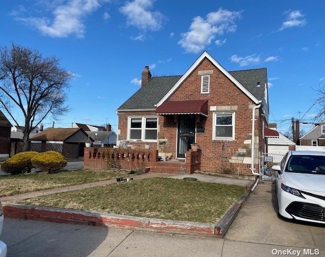 Single Family in Glen Oaks - Little Neck  Queens, NY 11004