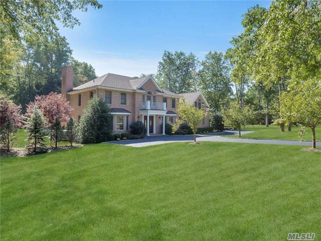 Old Westbury. Majestic All Brick Colonial Set On 2 Flat Acres Of Beautiful Rolling Lawns. This 5-Br, 4.5-Bth Home W/Grand 2-Story Ef Encompasses Dignified Charm Throughout. Featuring Gourmet Eik W/Brkfst Area & Top Of Line Appliances, Master Bedroom Suite W/Fpl & Fbth, Famrmw/Fpl &French Doors Out To Stone Patio/Entertainment Area W/Built In Bar, & Lots More! Must See!