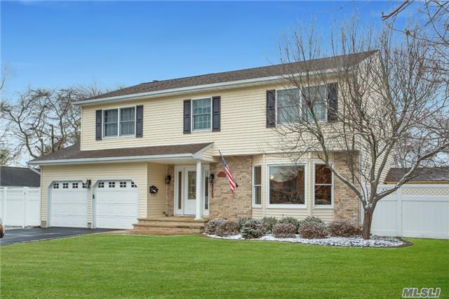 Spectacular Lakefront Colonial Boast 2700 Sq.Ft. Open Floor Plan Perfect For Entertaining! 4Br, 2.5 Bath, Gourmet Eik, Fdr, Family Rm, Master Suite W/Wics & Full Bth. Updated Baths, Roof, Heat & Cac. Enjoy The Resort Style Backyard W/Igp, Bi-Level Deck & Patio Overlooking Wingan Lake W/80&rsquo; Bulkhead.