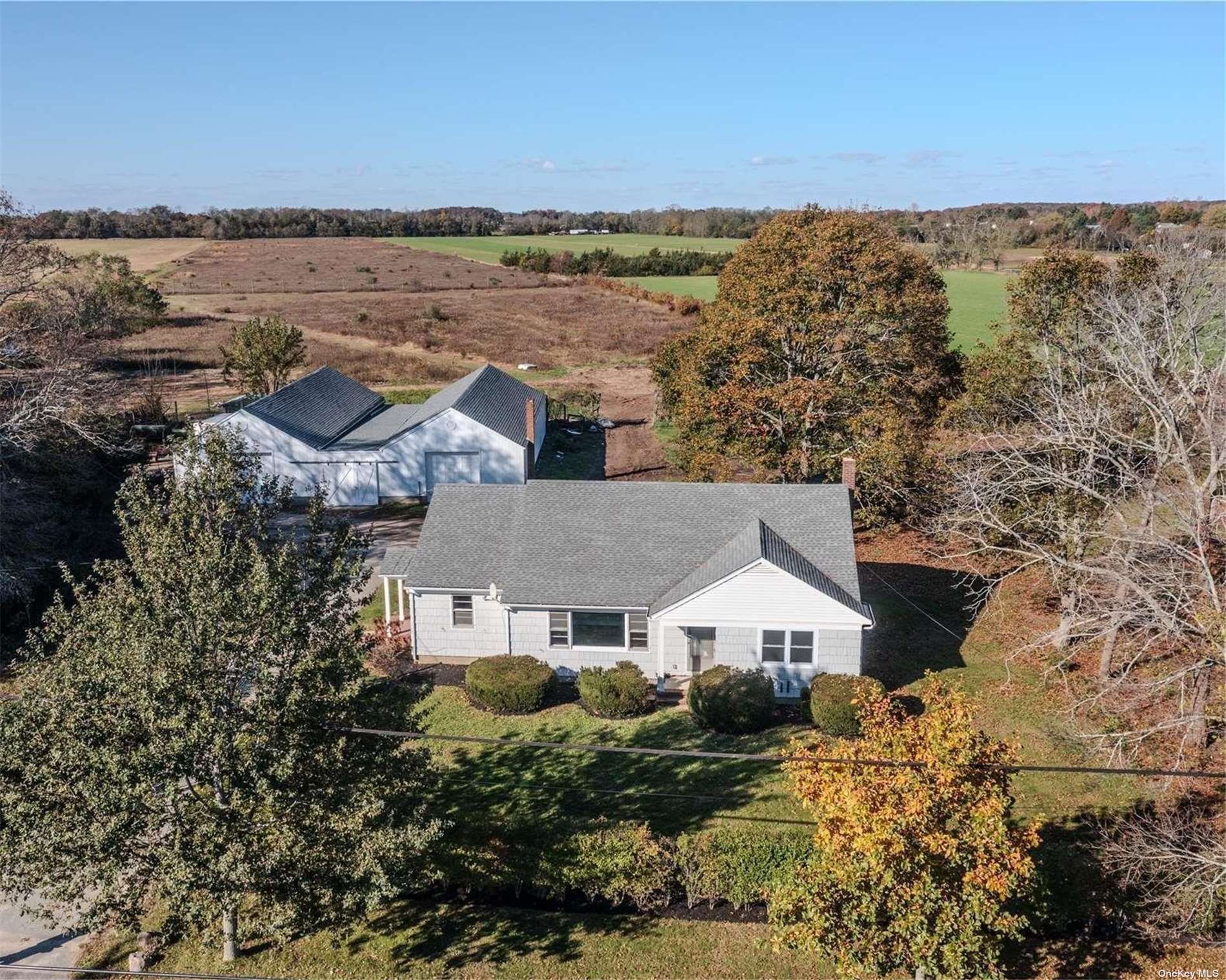 Single Family in Mattituck - Main  Suffolk, NY 11952