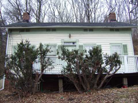 Historic Home Near Pond, Railroad, Town, Art Museum, Etc. Gas Stove, Wood Floors, New Roof And New Electric And Plumbing As Of 2007, Large Wooded Plot Backing Museum.