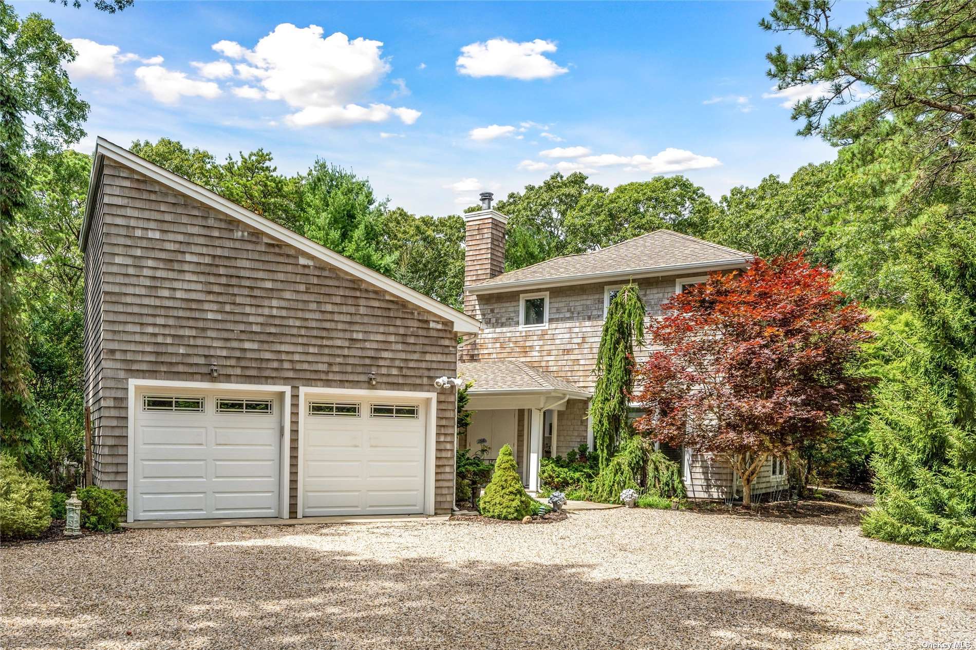 Single Family in Quogue - Woodland  Suffolk, NY 11959