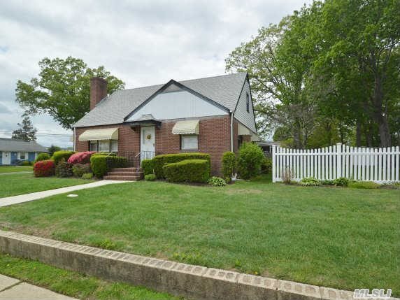 All Brick Featuring 4 Lge Bedrooms, 2 Full Baths, Formal Dr, Country Eik Full Basement, Lge 2 Car Gar.Large Treed Property In Excellent Neighborhood For Super Family Living.