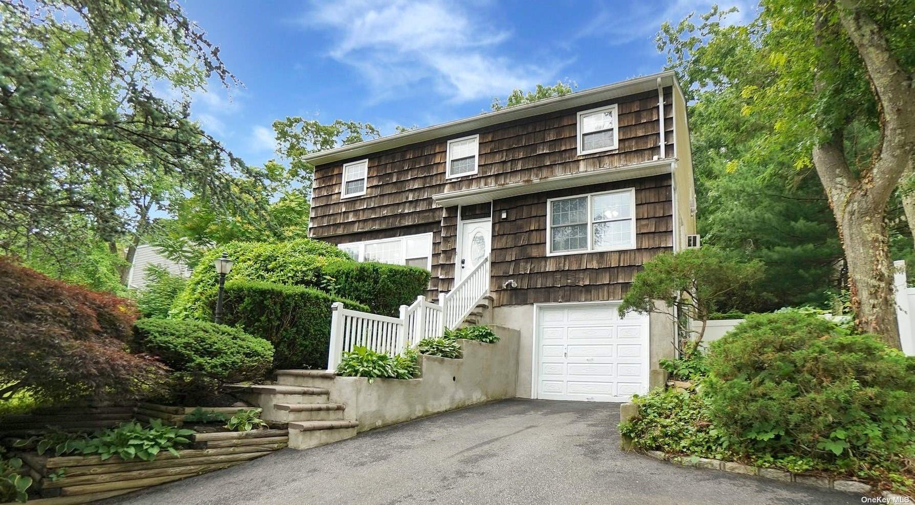 Single Family in Commack - Cornell  Suffolk, NY 11725