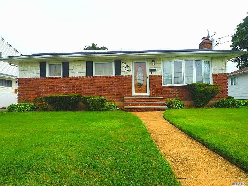 Great 3 Bedroom Ranch Located In Bethpage. Living Room With Hardwood Floors, Continuing Into A Beautiful Kitchen That Connects To A Dining Room. Full Finished Basement W/Bar. Well Maintained Private Backyard With Covered Deck. House Is Perfect For Entertaining And Ready For It&rsquo;s New Owner!