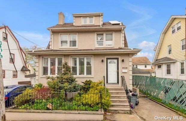 Single Family in Jamaica Hills - Homelawn  Queens, NY 11432