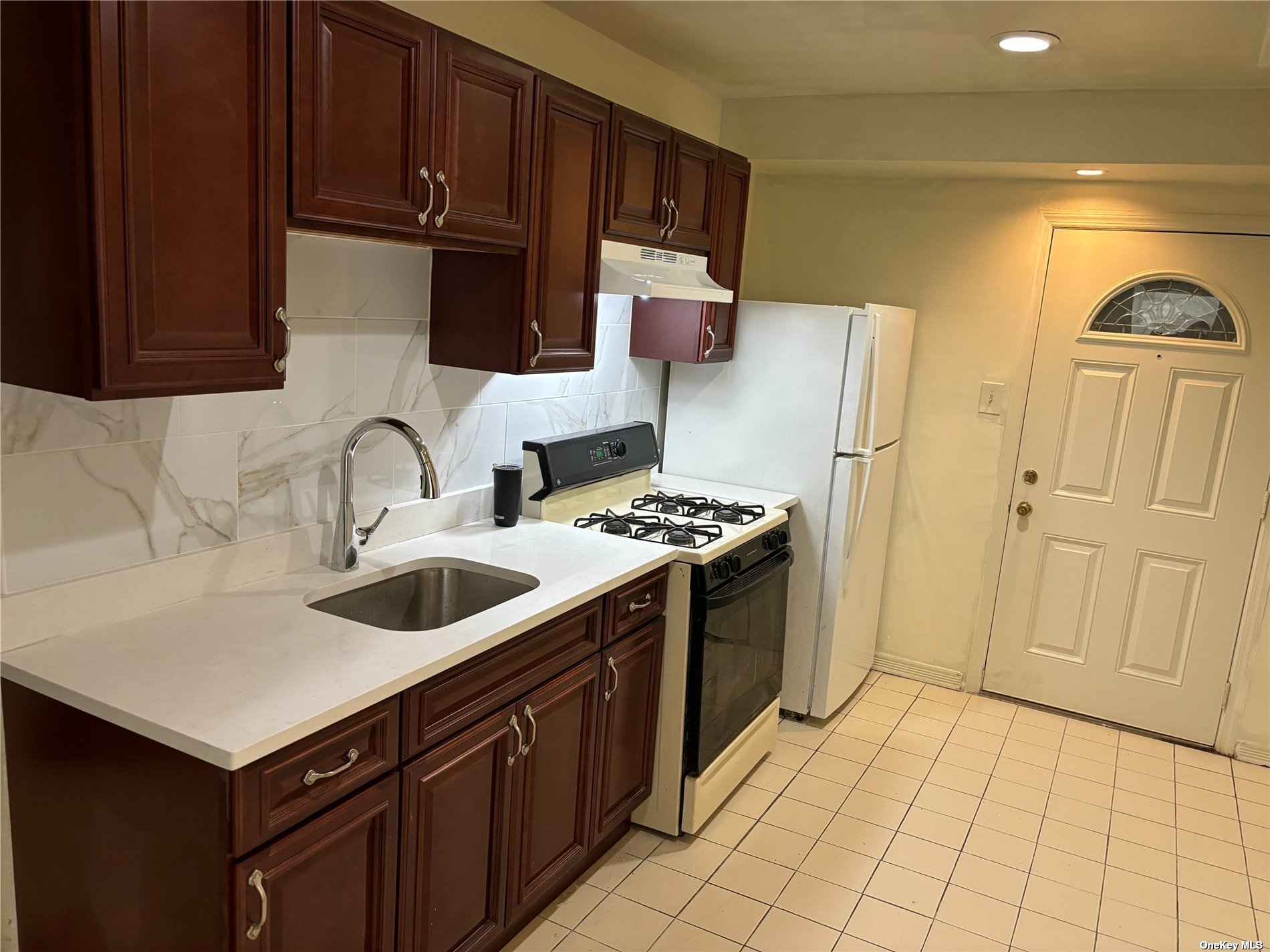 Apartment in Cambria Heights - 207th  Queens, NY 11411