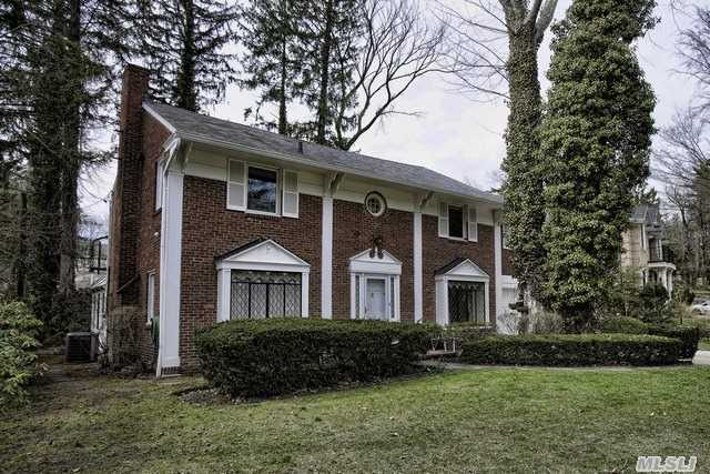 Exquisite All-Brick Center Hall Colonial,  Located In Highly Desirable Strathmore. Well-Maintained,  W/ Lots Of Light,  In Quiet Family-Oriented Neighborhood,  Landscaped Front & Back Yards. Sits In Park-Like Setting W/ Nearby Duck Pond,  Gazebo,  Playground & Ball Field. Short Walk To Both Worship & Gn North Schools. Access To Gn Park Dist Pool,  Tennis,  Ice Skating,  Etc.