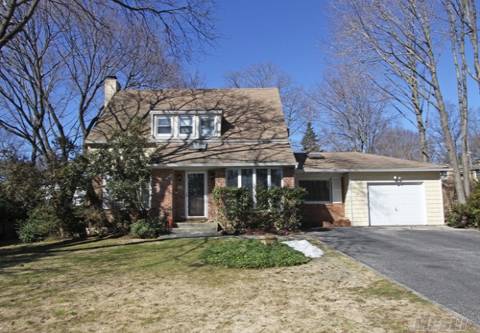 Spacious Expanded Strathmore Colonial. Fabulous Vaulted Ceiling, Sky-Lit Breakfast Rm, Larger Than Usual Bedrooms, Perfect Location. Private Treed Property *Taxes Do Not Reflect Star Exemption Of $1,169.79*