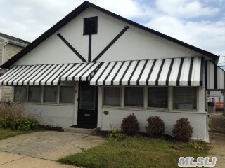 Charming Walks Cottage Has Enclosed Porch With Sleeping Area, Livingroom, Kitchen W/French-Door Fridge, 3 Bedrooms, Bathroom With Claw-Foot Tub.