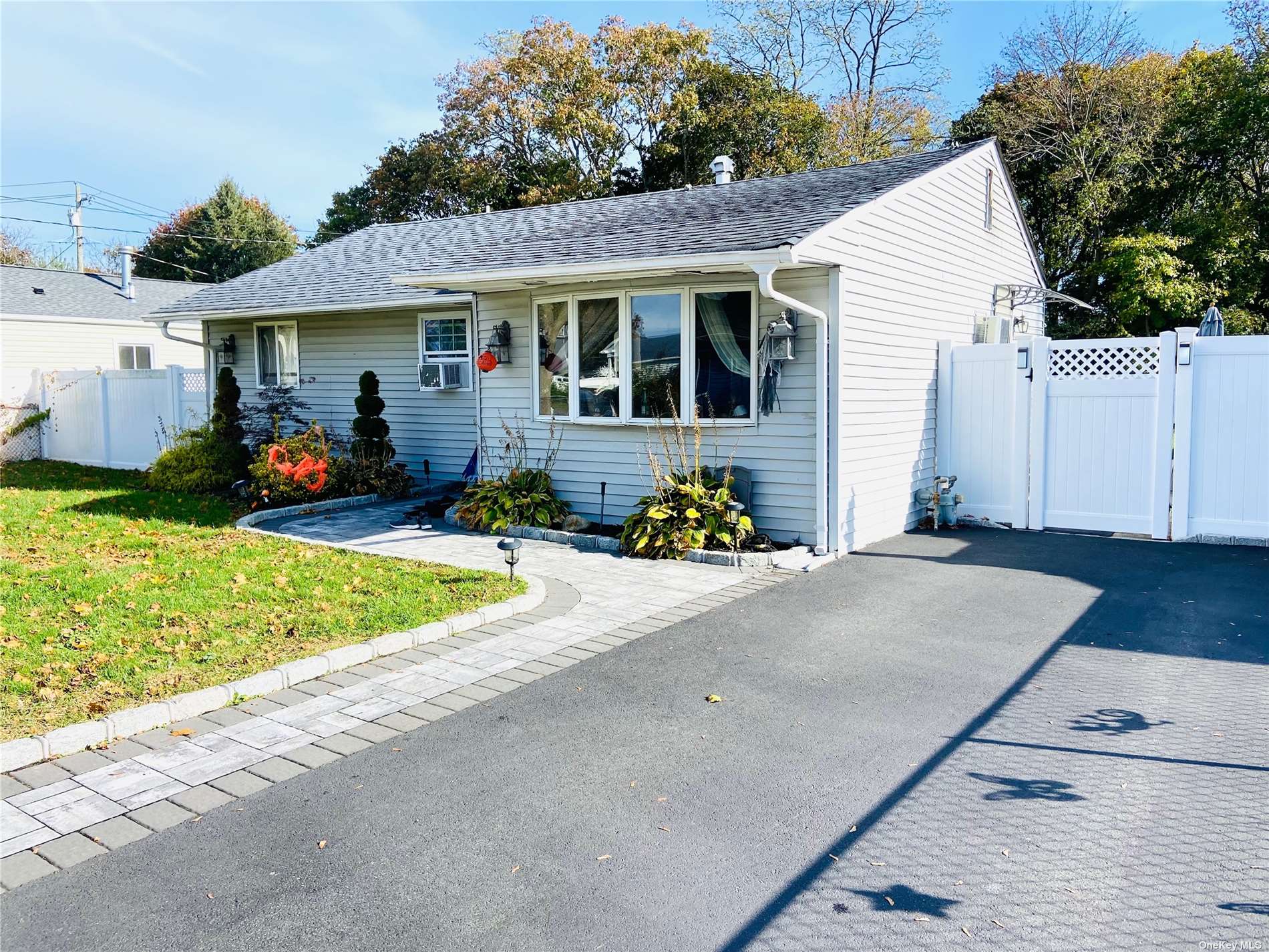 Single Family in Patchogue - N. Clinton  Suffolk, NY 11772
