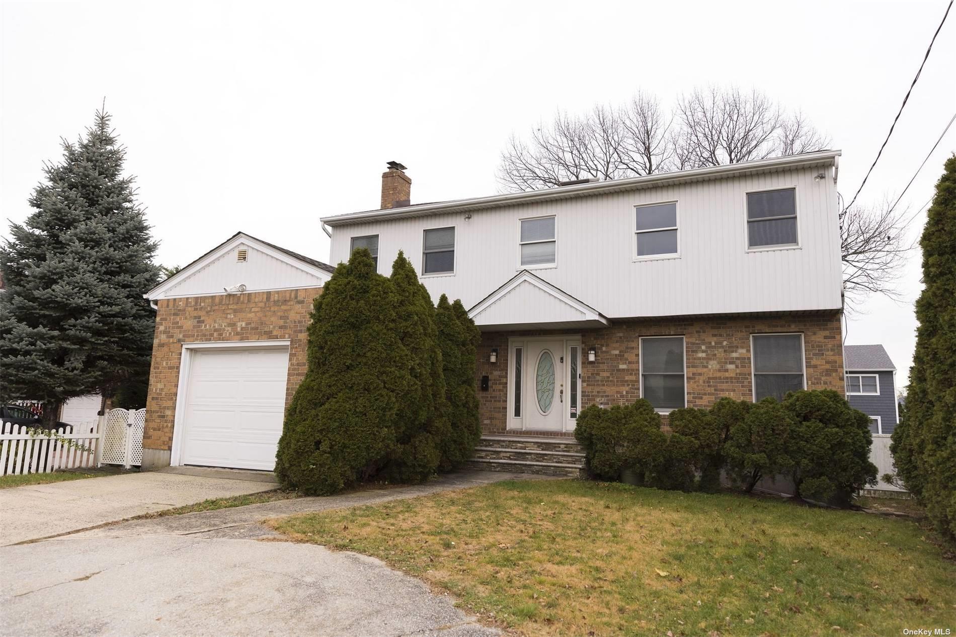 Single Family in Cedarhurst - West Broadway  Nassau, NY 11516