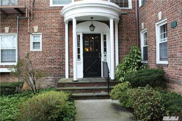 Oversized One Bedroom Apartment At The Village Gardens,  Updated Kitchen,  And Bathroom,  Beautiful Hardwood Floors,  Bright And Sunny,  Close To Lirr,  Parks,  And Shopping. Home Owner Want To Hear Any Offer !