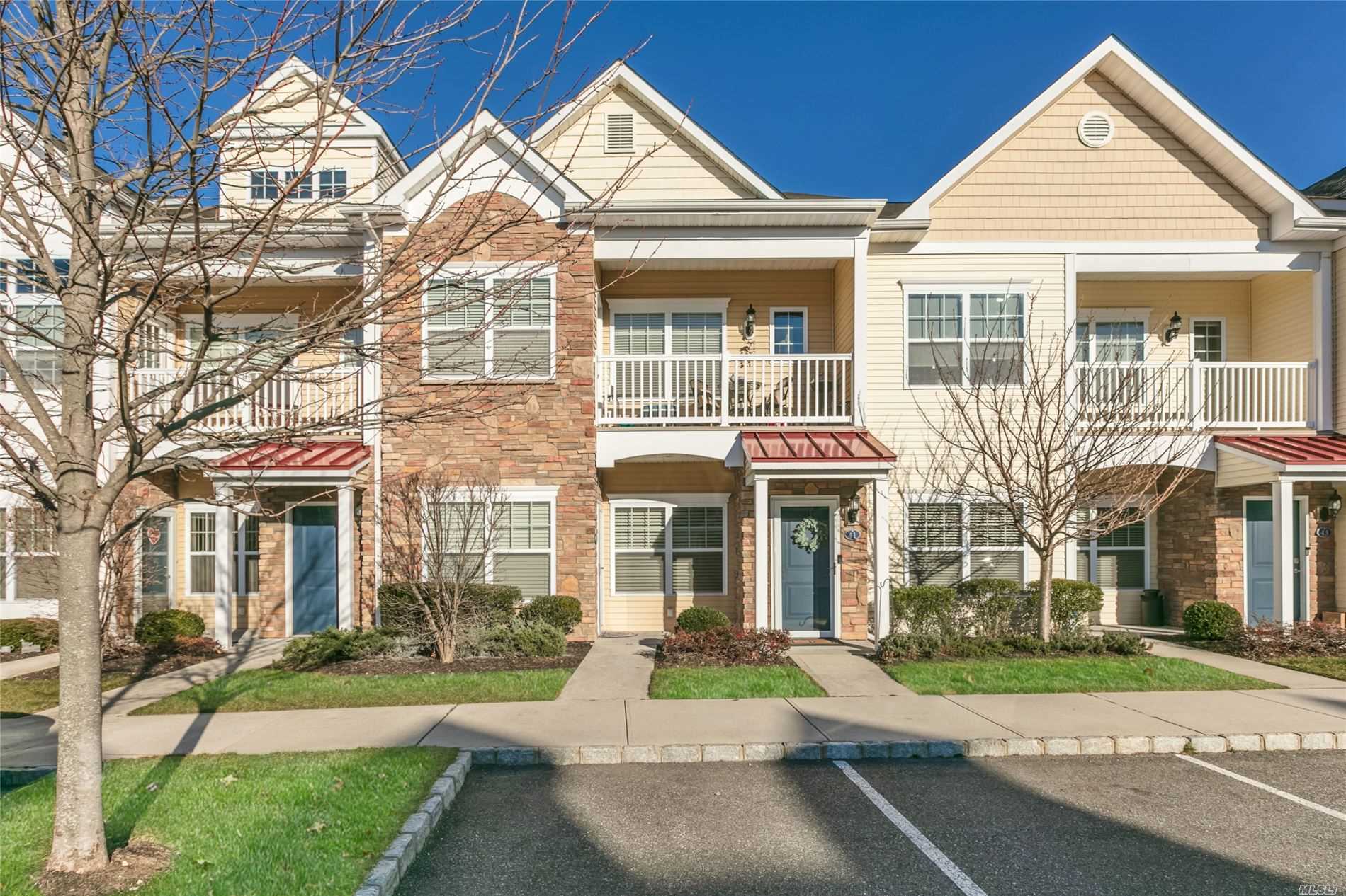 This Beautiful condo is located in the heart of Patchogue Village & walking distance to all the Village has to offer. New porcelain flooring, 9&rsquo; Ceilings, Recessed lighting, Granite kitchen, new trendy slash-back, Stainless appliances & new master bathroom. Walking distance to Village amenities including, LIRR, grocery store, library, theater & more.