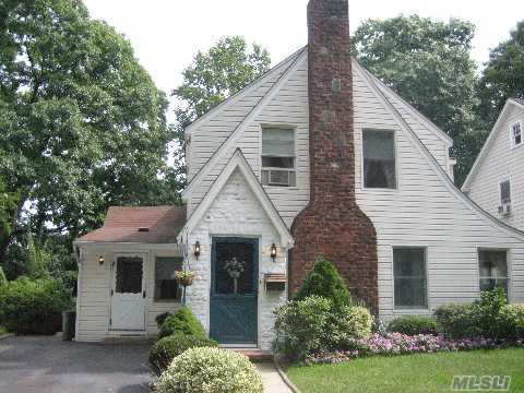 Beautiful And Pristine Tudor/Colonial In Willowdale Terrace, Quiet Mid Block Location, Spacious Lr W/Fpl, Formal Dining Room W/Sliders To Deck, 10 X 26 Fam Room W/Sliders To 12 X 18 Deck, Eik W/Cherrywood Cabinets, Andersen Windows, Hardwood Floors, Private Flat Backyard, Close To Town Main St, Shops, Restaurants And The Lirr.