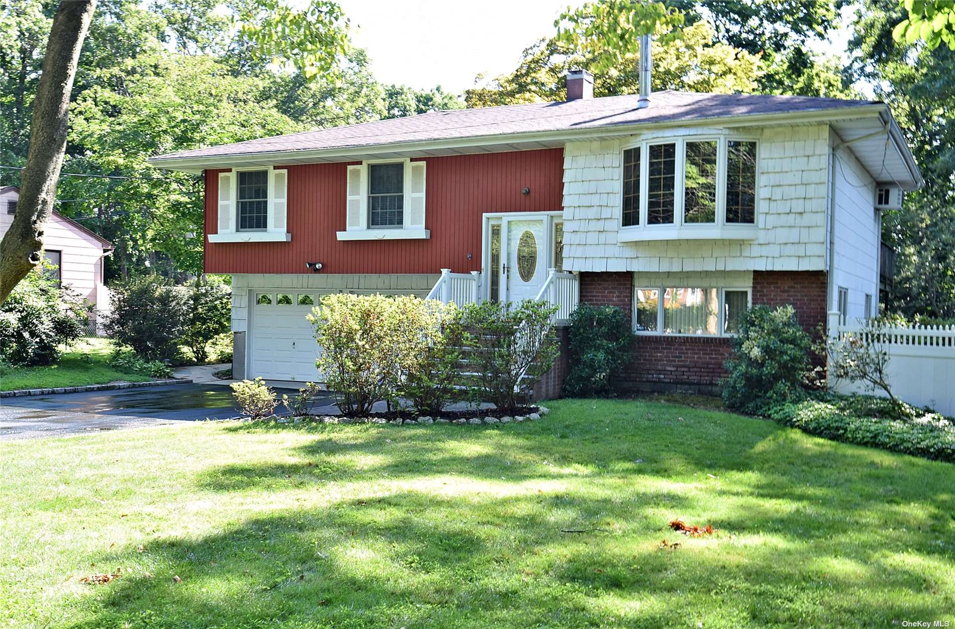 Listing in Hauppauge, NY