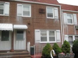 Lovely 18' Townhouse Colonial, Freshly Painted, Newly Refinished Wood Floors Throughout.