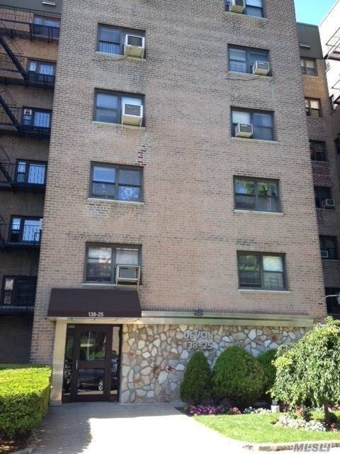Location, Location!! Near All Buses, 20, 44, 16, 34, 25, And Express City Bus. Spacious One Bedroom. L Shape With Dining Area. Large Kitchen. Lots Of Windows.