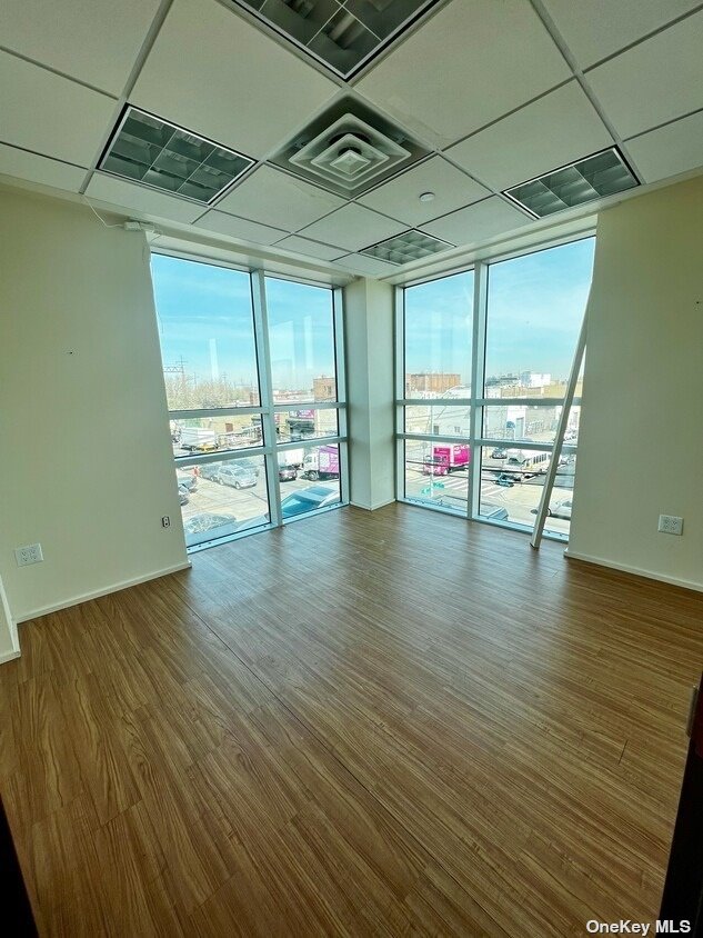 Commercial Lease in Long Island City - 25th  Queens, NY 11103