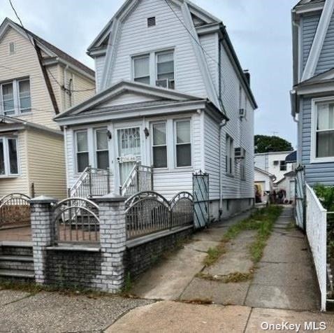 Single Family in Ozone Park - 107th  Queens, NY 11417