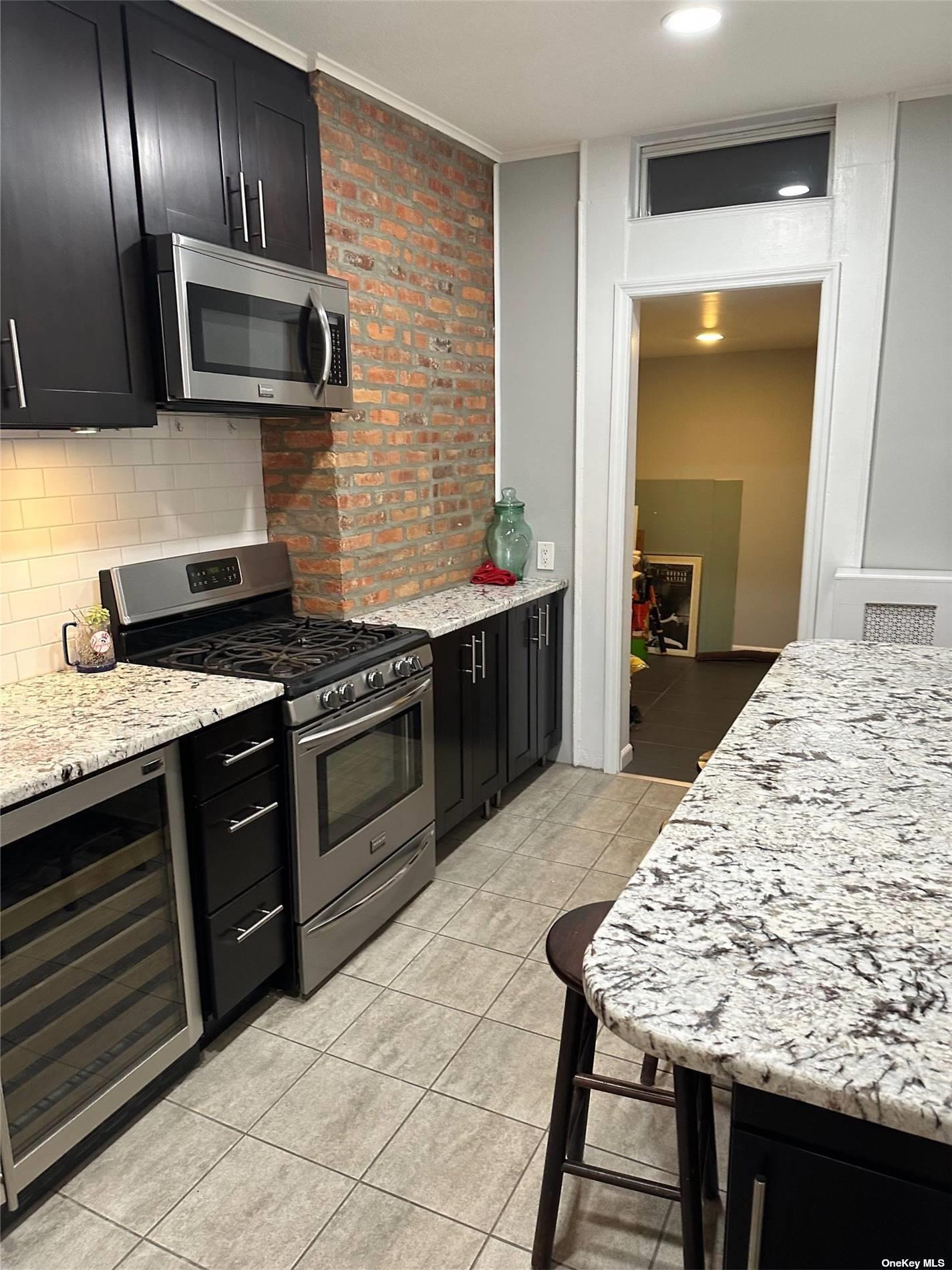 Apartment in Woodhaven - 88th St  Queens, NY 11421