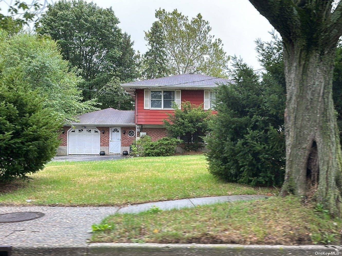 Single Family in East Northport - Burr  Suffolk, NY 11731