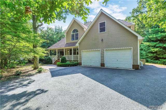 Spacious 4Br, 3Bath Young Cape, F/P, Foyer, Inviting Sun Room, Gourmet Open Kitchen, Center Island. Thermador Gas Range, Lg Pantry, Lr, Da, Sliders To Spacious Stone Patio, 2 Awnings, 4 Electric Skylights, Room For Pool. Bonus Room Over Garage.