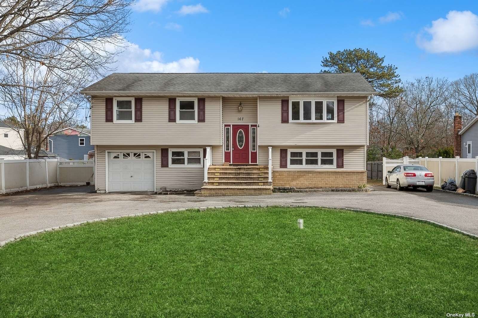 Single Family in Centereach - Hammond  Suffolk, NY 11720