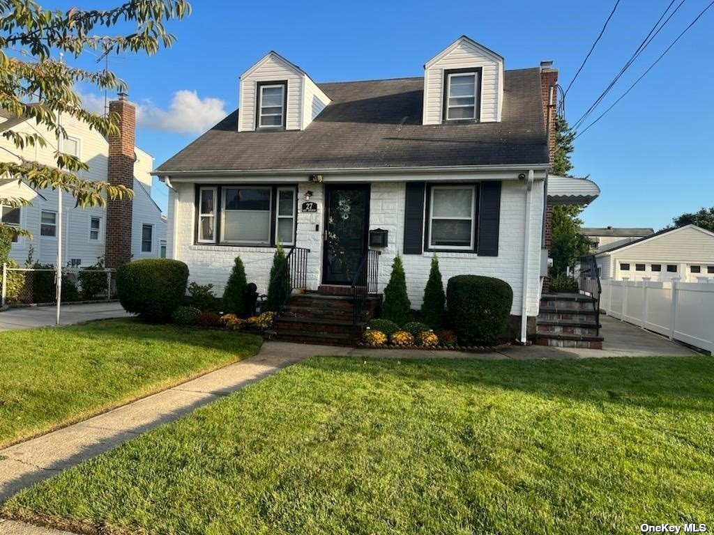 Single Family in Mineola - Jefferson Avenue  Nassau, NY 11501