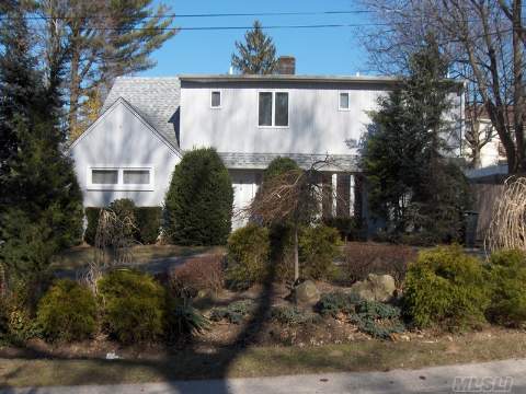 Spacious Contemporary Home With Masterbedroom Suite On Main Floor. French Doors Out To Beautiful Inground Pool. 