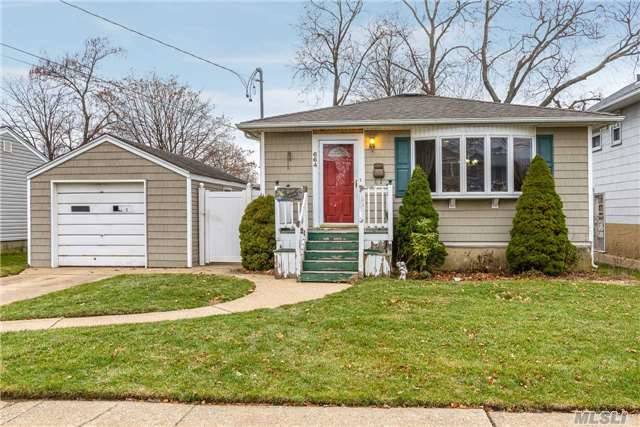 Awesome 3 Bed, 2.5 Bath In-Line Ranch In East Meadow For $449, 000. A Complete Open Floor Plan W/ Granite Eik And Island, Master Bed W/ Bath, Hardwood Floors, Ose & More! Attention To Detail Throughout W/ Vaulted & Tray Ceilings. A Perfect Large Finished Basement W/ Room For Guests! A Great Home Ready For A New Owner!