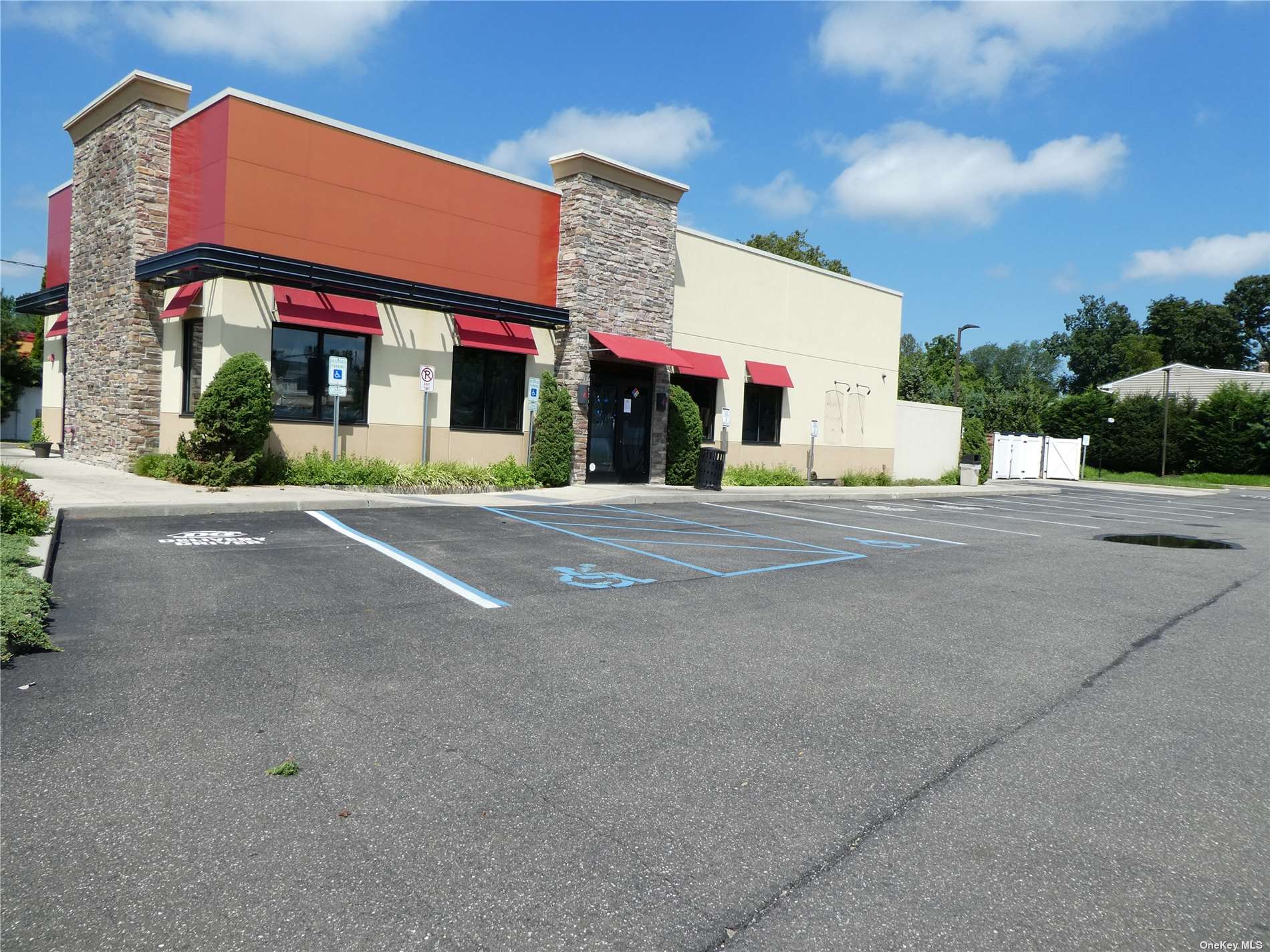 Commercial Lease in Huntington - Jericho  Suffolk, NY 11743