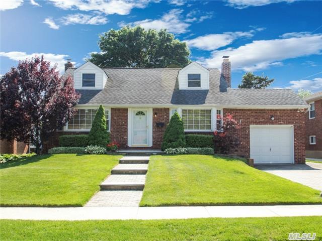 Beautiful 4 Bdrm, 2 Full Bth Brick Cape In Princeton Park/Oakwood Section Of Jericho, Opn Flr Plan, Great Flow For Entertaining, Brick Wall Fplce, All Wood Flrs, Skylight & Floor To Ceiling Windows In Fam Rm, Pella Sliding Drs Off Kit To Patio, Mstr On Main, New Bath W/ Dk Wd Vanity, Walk-In Cedar Clst, Full Fin Bsmt For Play, Office, Gym & Strge. Oversized Flat, Prvt Yd