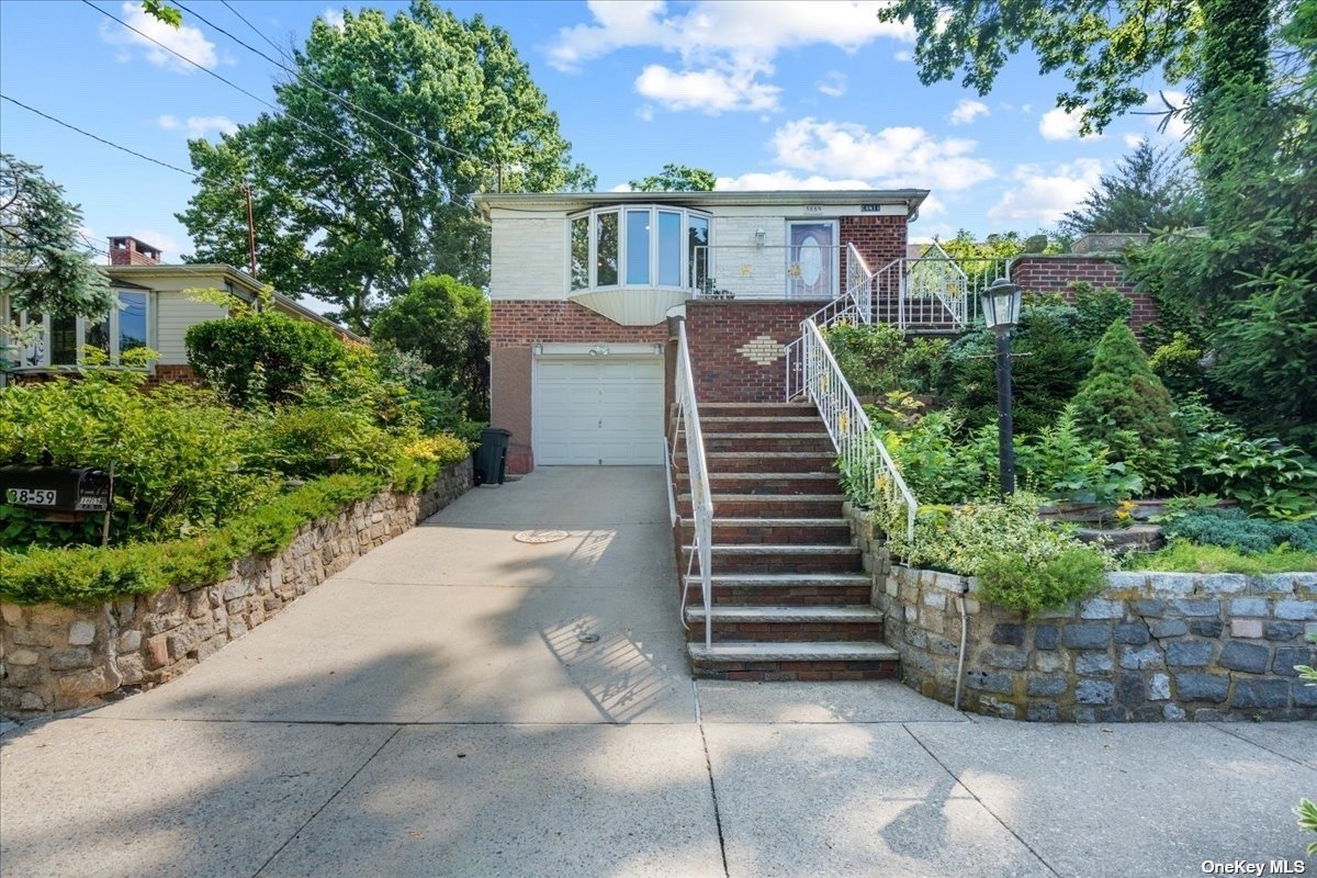 Single Family in Douglaston - Douglaston  Queens, NY 11363