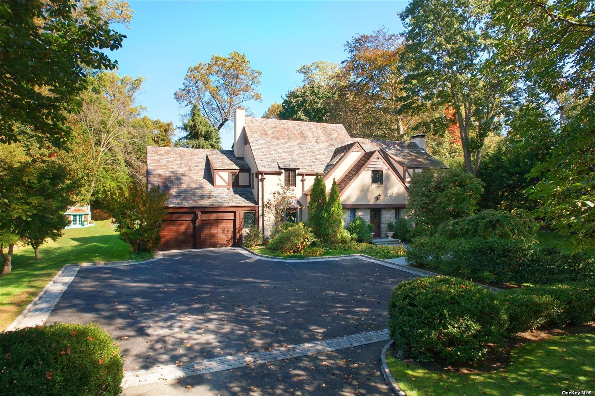 Single Family in Manhasset - Manhasset Woods  Nassau, NY 11030