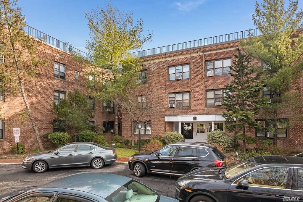 Great Location-Close Proximity To Lirr, Shopping, gym And Restaurants.Spacious 2nd Floor Corner 1 Bedroom 1 Bath Coop In The Heart Of Town. Remodeled Large Eat in Kitchen.Washer/Dryer In Unit.Large Bed Rm, Plenty Of Closets And Hardwood Floors Through Out. Parking With Resident Sticker In Complex. Municipal Parking Near By. Gn Park District Pool, Skate Rink, Tennis And Parks.