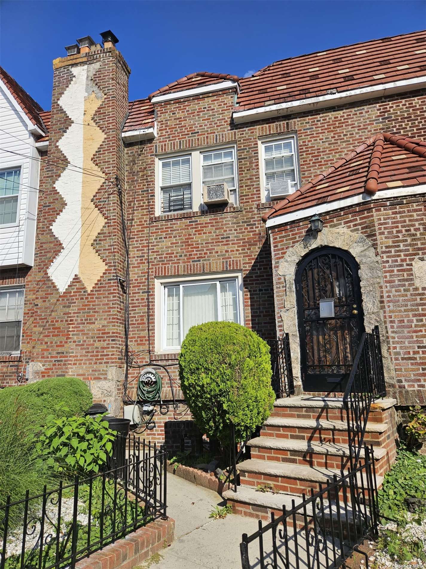 Single Family in Saint Albans - 197th  Queens, NY 11412